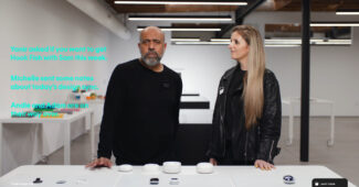 Die Gründer von Humane zeigten in einem Video den AI PIN mitsamt seinen Funktionen und möglichen Accessoires.