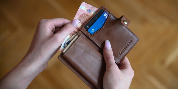 Pflege- und Rentenkasse in Deutschland: Fast pleite? 1 Photo no money in wallet state